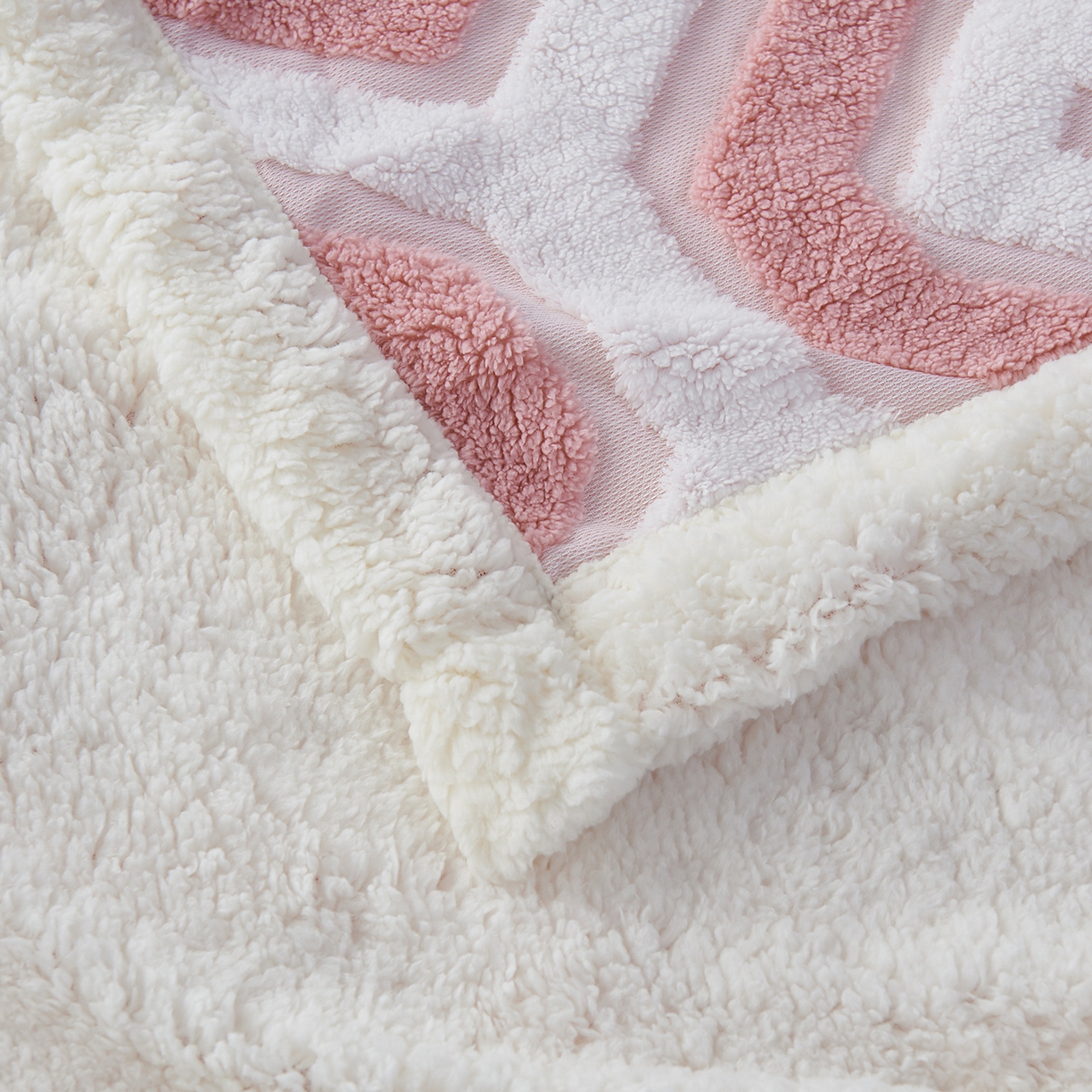 91家纺网 家纺一手货源 找家纺 枋梢家纺 2025新款几何空间阳离子提花镂空塔芙绒羊羔绒保暖午睡双层毛毯办公室盖毯 几何-豆沙