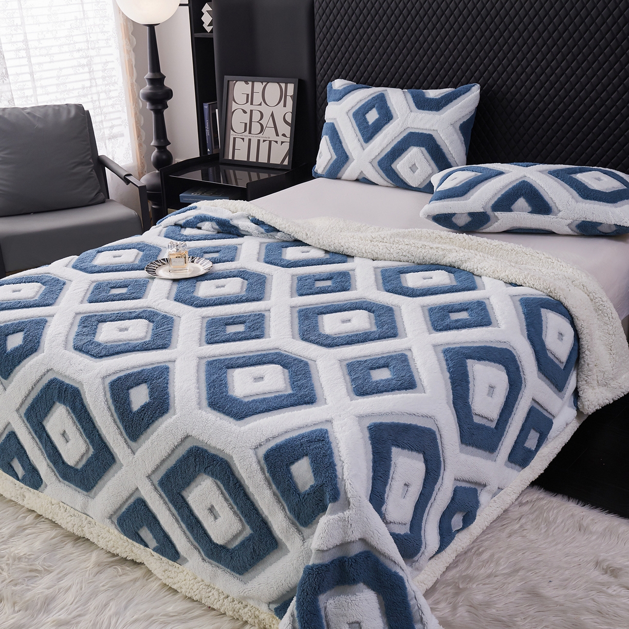91家纺网 家纺一手货源 找家纺 枋梢家纺 2025新款几何空间阳离子提花镂空塔芙绒羊羔绒保暖午睡双层毛毯办公室盖毯 几何-海蓝
