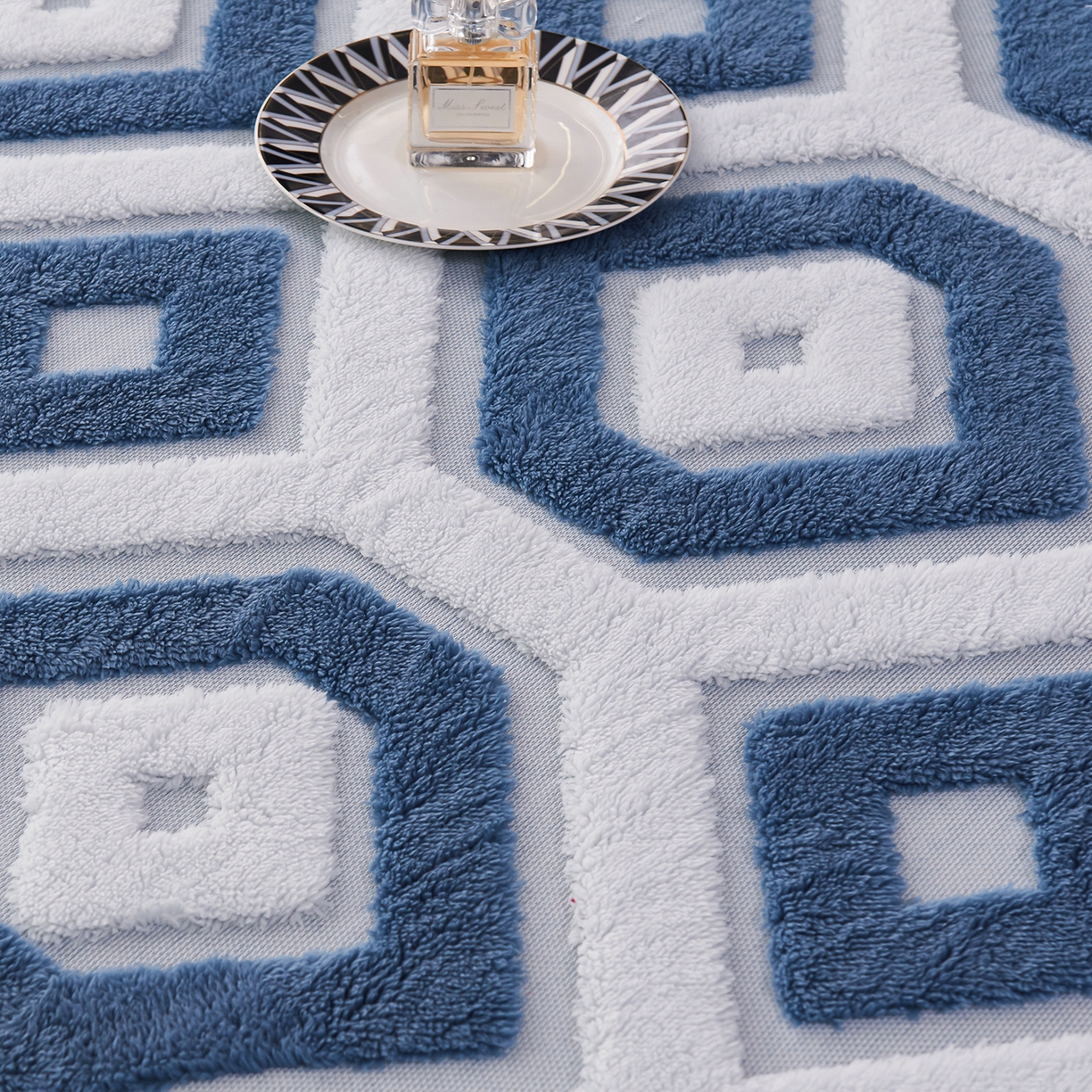 91家纺网 家纺一手货源 找家纺 枋梢家纺 2025新款几何空间阳离子提花镂空塔芙绒羊羔绒保暖午睡双层毛毯办公室盖毯 几何-海蓝