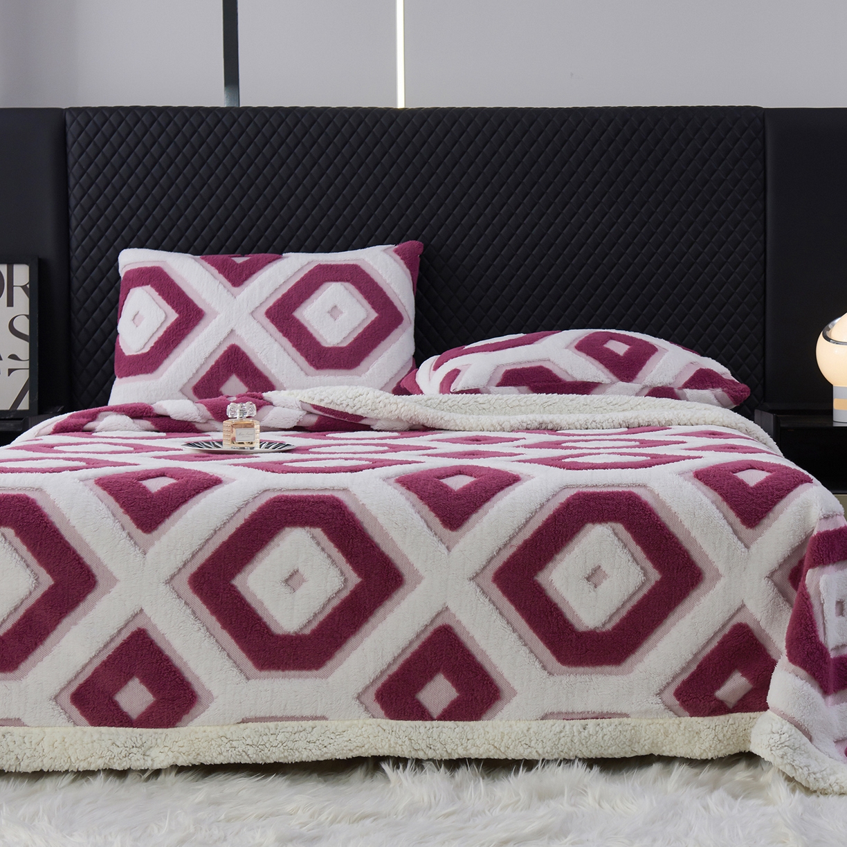 91家纺网 家纺一手货源 找家纺 枋梢家纺 2025新款几何空间阳离子提花镂空塔芙绒羊羔绒保暖午睡双层毛毯办公室盖毯 几何-玫红