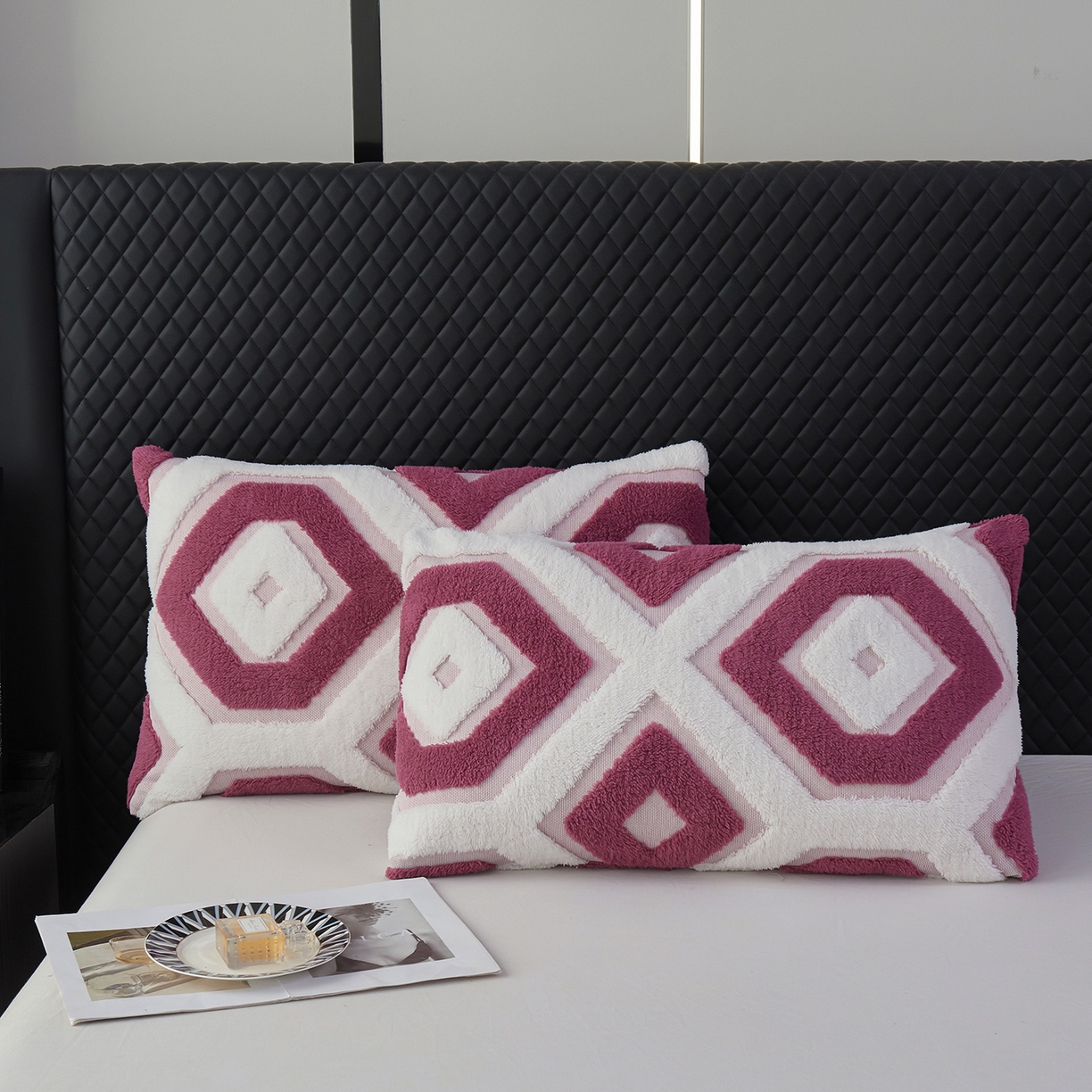 91家纺网 家纺一手货源 找家纺 枋梢家纺 2025新款几何空间阳离子提花镂空塔芙绒羊羔绒保暖午睡双层毛毯办公室盖毯 几何-玫红