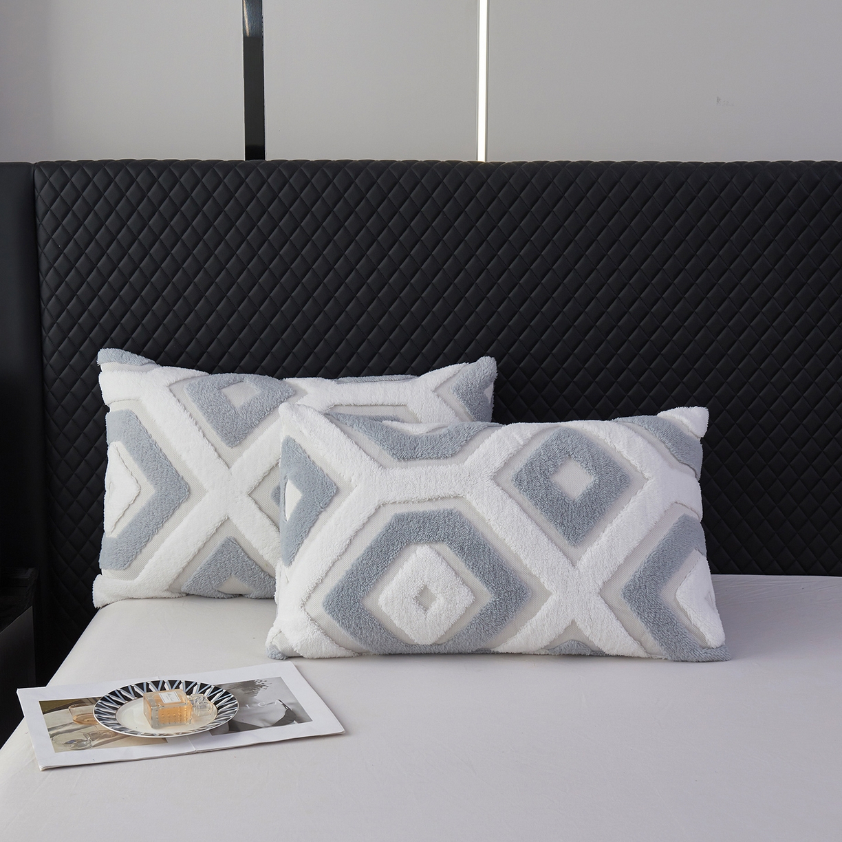 91家纺网 家纺一手货源 找家纺 枋梢家纺 2025新款几何空间阳离子提花镂空塔芙绒羊羔绒保暖午睡双层毛毯办公室盖毯 几何-浅灰