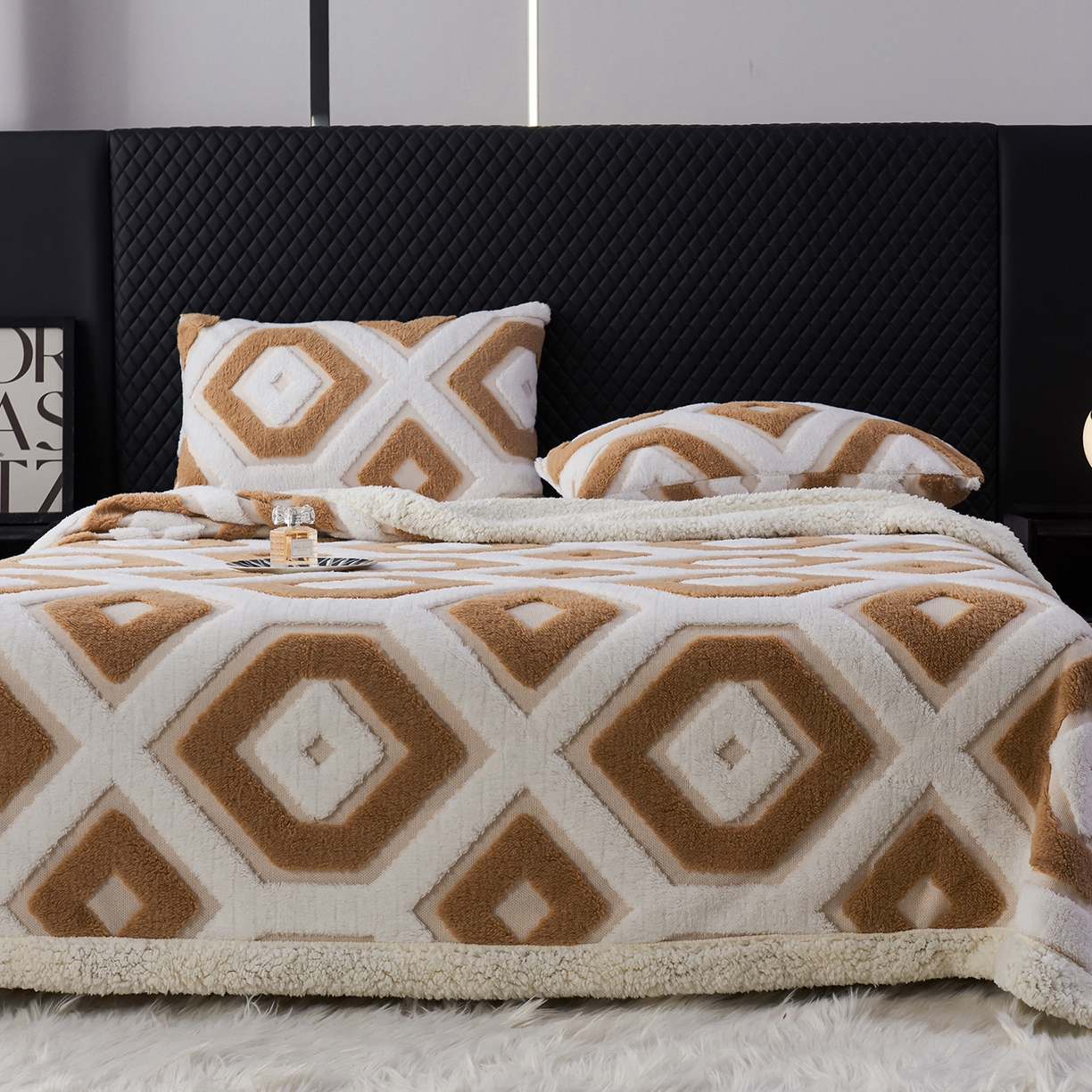 91家纺网 家纺一手货源 找家纺 枋梢家纺 2025新款几何空间阳离子提花镂空塔芙绒羊羔绒保暖午睡双层毛毯办公室盖毯 几何-浅咖