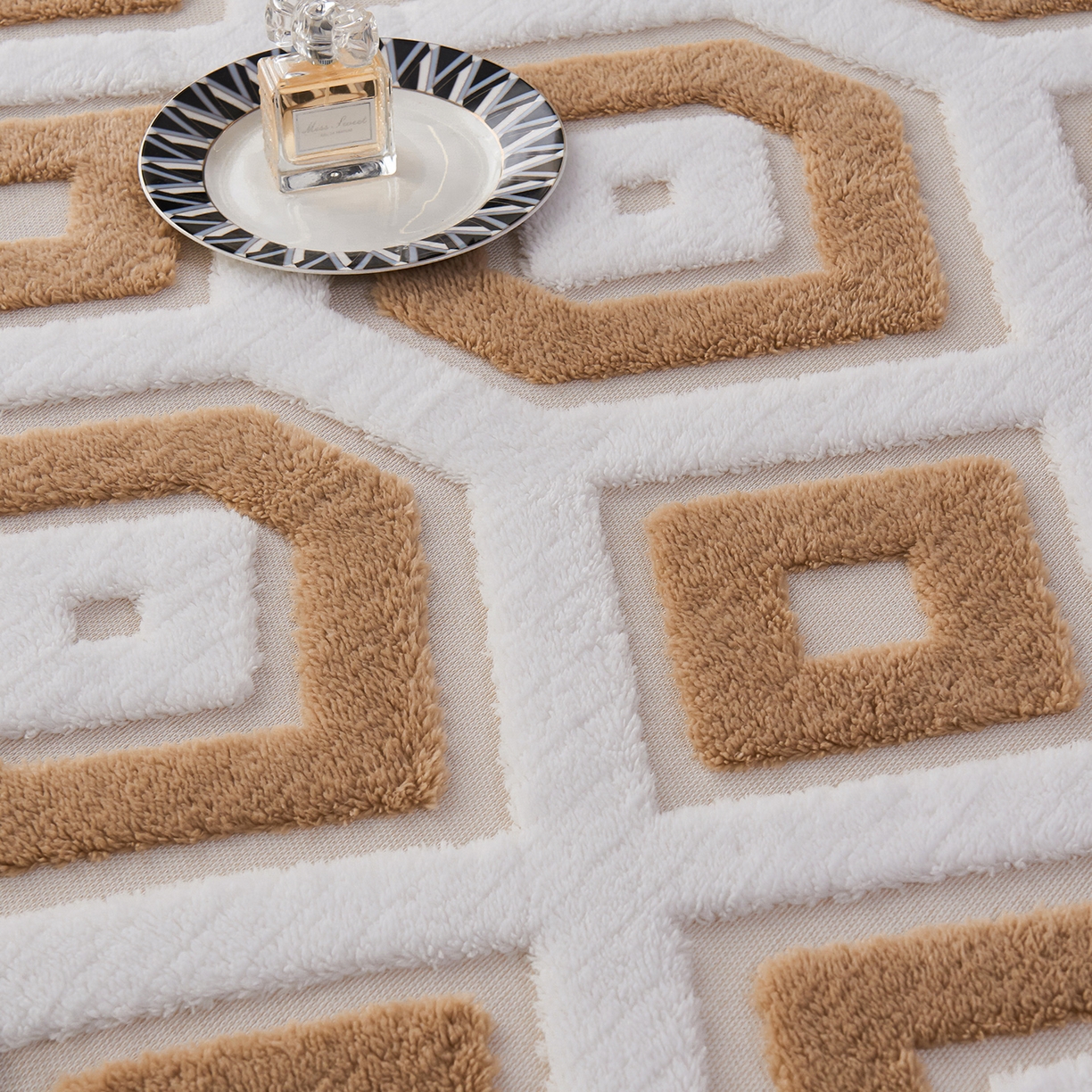 91家纺网 家纺一手货源 找家纺 枋梢家纺 2025新款几何空间阳离子提花镂空塔芙绒羊羔绒保暖午睡双层毛毯办公室盖毯 几何-浅咖