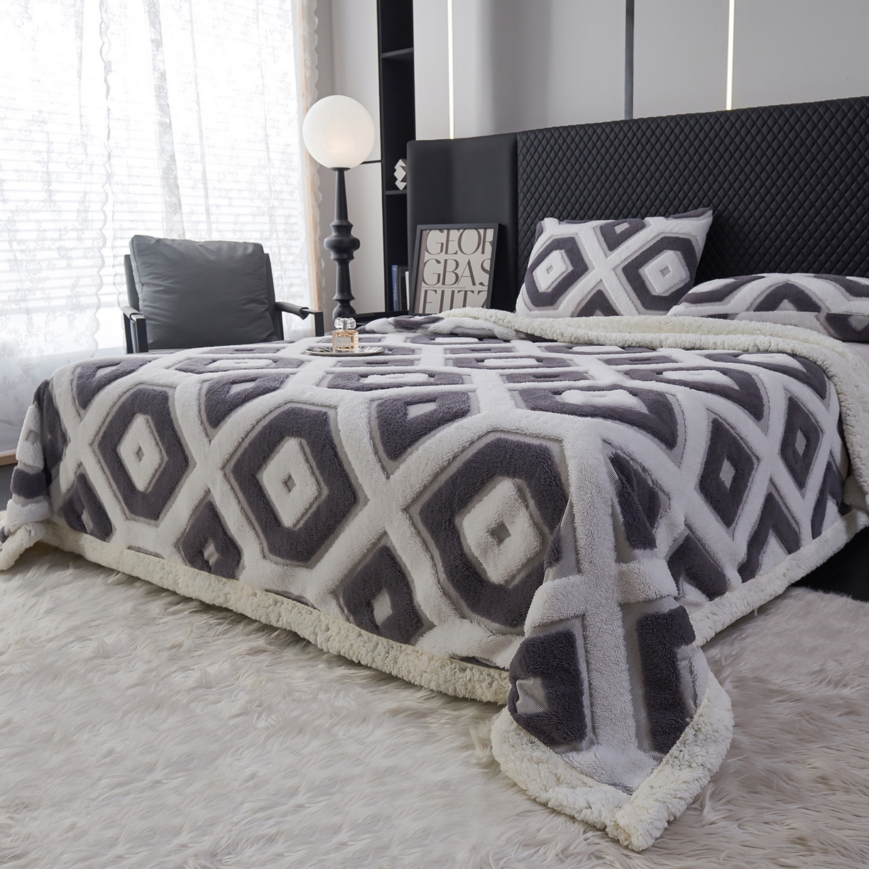 91家纺网 家纺一手货源 找家纺 枋梢家纺 2025新款几何空间阳离子提花镂空塔芙绒羊羔绒保暖午睡双层毛毯办公室盖毯 几何-深灰