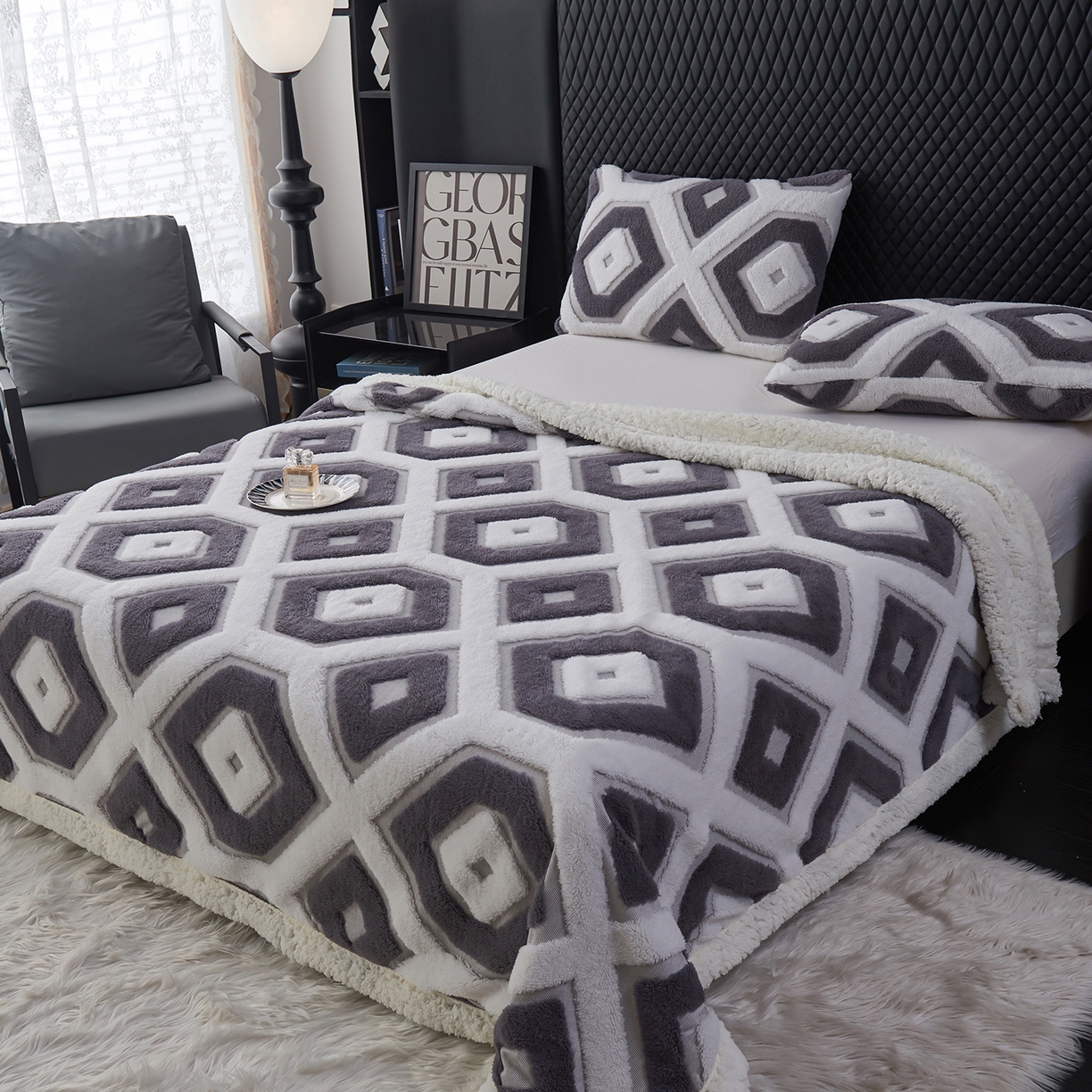 91家纺网 家纺一手货源 找家纺 枋梢家纺 2025新款几何空间阳离子提花镂空塔芙绒羊羔绒保暖午睡双层毛毯办公室盖毯 几何-深灰