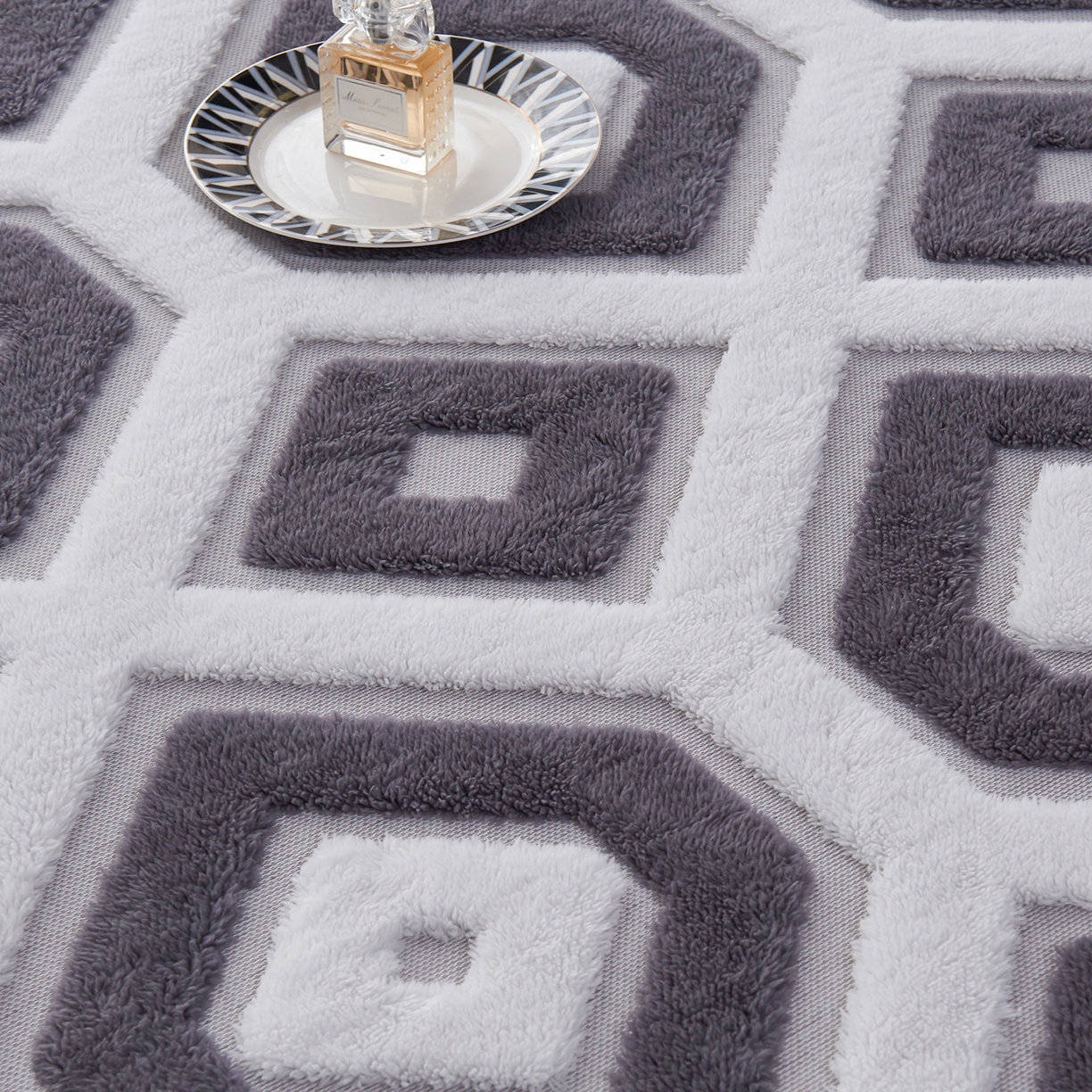 91家纺网 家纺一手货源 找家纺 枋梢家纺 2025新款几何空间阳离子提花镂空塔芙绒羊羔绒保暖午睡双层毛毯办公室盖毯 几何-深灰