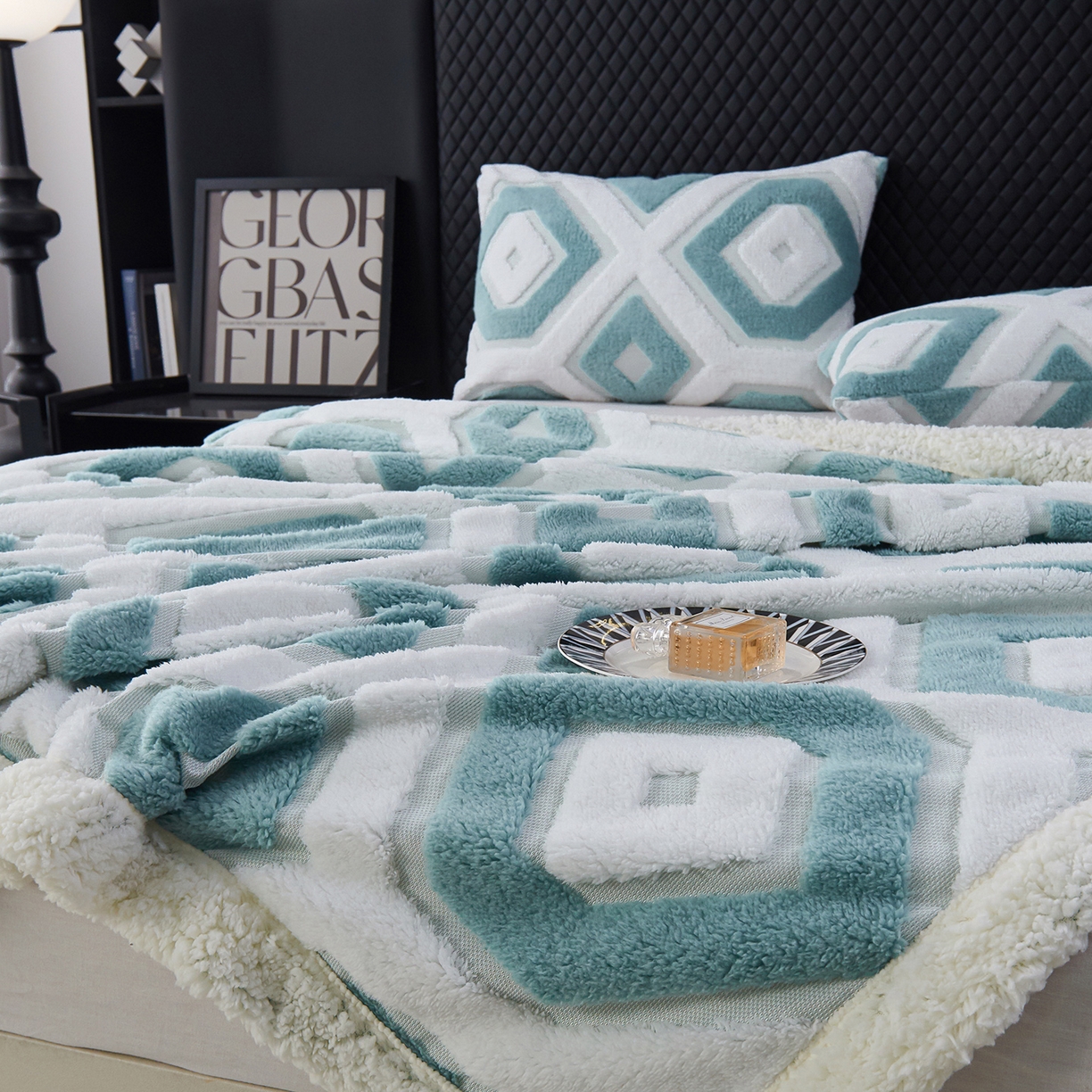 91家纺网 家纺一手货源 找家纺 枋梢家纺 2025新款几何空间阳离子提花镂空塔芙绒羊羔绒保暖午睡双层毛毯办公室盖毯 几何-雅青