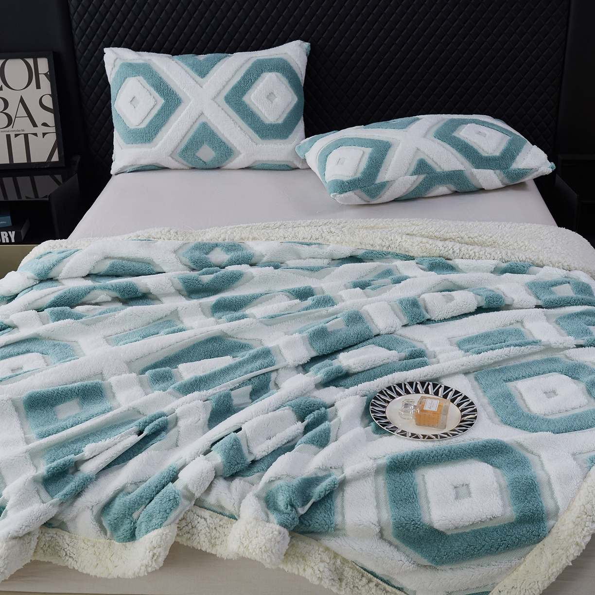 91家纺网 家纺一手货源 找家纺 枋梢家纺 2025新款几何空间阳离子提花镂空塔芙绒羊羔绒保暖午睡双层毛毯办公室盖毯 几何-雅青