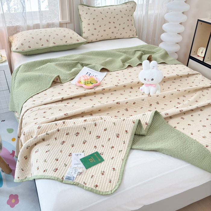 91家纺网 家纺一手货源 找家纺 橙子家居 2024新款A类木棉印花夹层新疆棉花四季款床盖三件套 栀子花