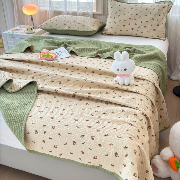 91家纺网 家纺一手货源 找家纺 橙子家居 2024新款A类木棉印花夹层新疆棉花四季款床盖三件套 栀子花