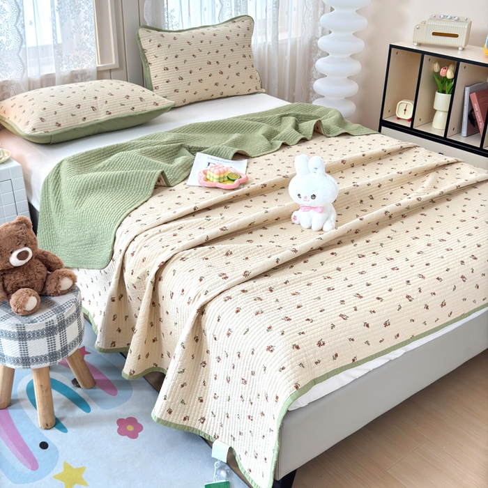 91家纺网 家纺一手货源 找家纺 橙子家居 2024新款A类木棉印花夹层新疆棉花四季款床盖三件套 栀子花