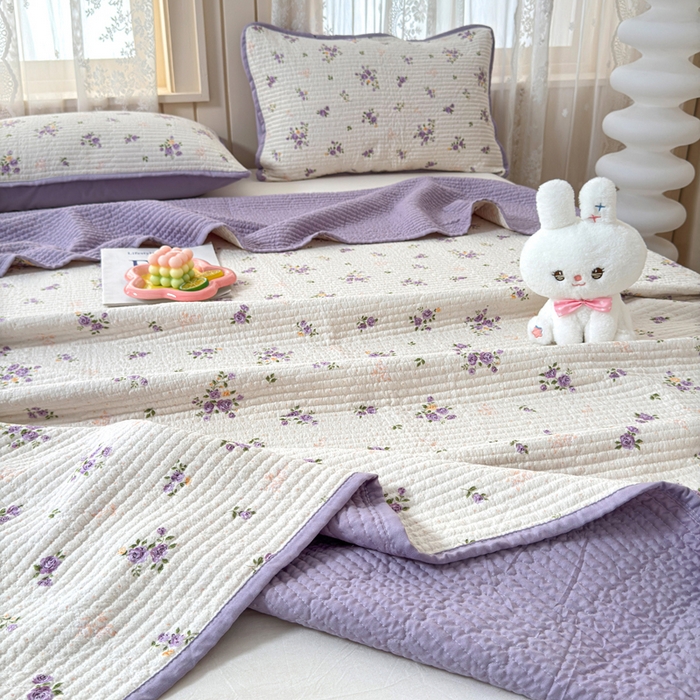 91家纺网 家纺一手货源 找家纺 橙子家居 2024新款A类木棉印花夹层新疆棉花四季款床盖三件套 紫玫瑰