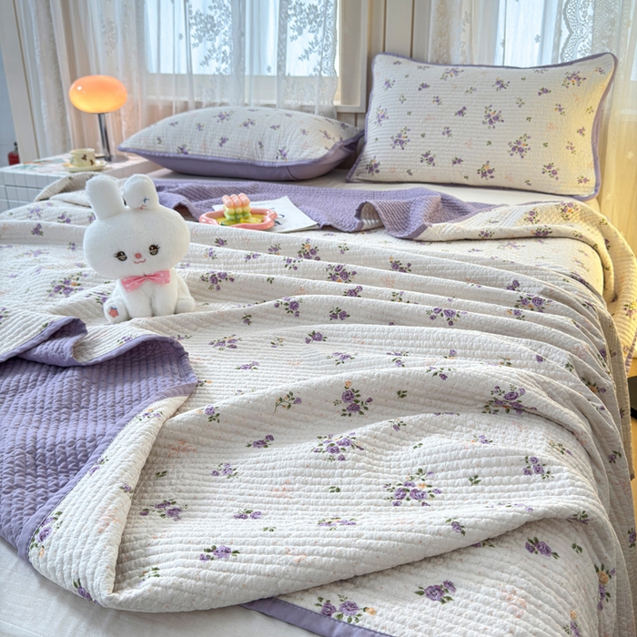 91家纺网 家纺一手货源 找家纺 橙子家居 2024新款A类木棉印花夹层新疆棉花四季款床盖三件套 紫玫瑰