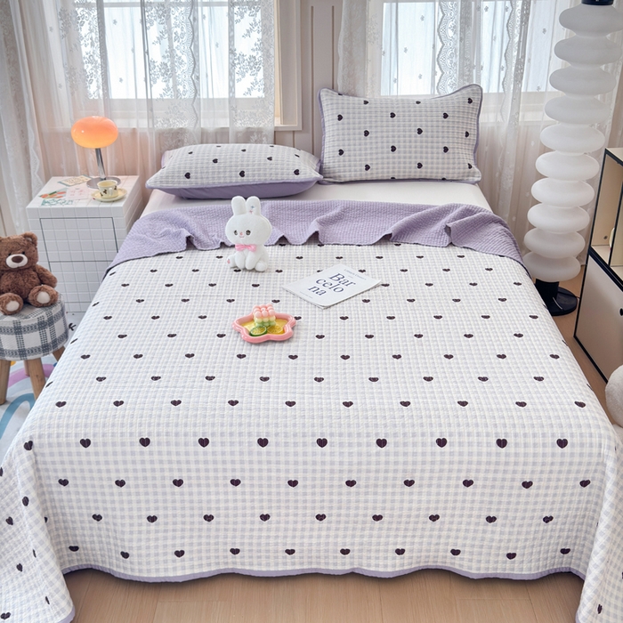 91家纺网 家纺一手货源 找家纺 橙子家居 2024新款A类木棉印花夹层新疆棉花四季款床盖三件套 爱心格