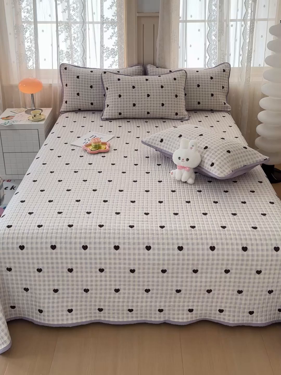 91家纺网 家纺一手货源 找家纺 橙子家居 2024新款A类木棉印花夹层新疆棉花四季款床盖三件套 爱心格