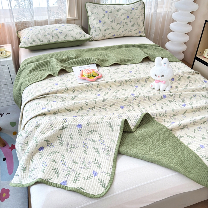 91家纺网 家纺一手货源 找家纺 橙子家居 2024新款A类木棉印花夹层新疆棉花四季款床盖三件套 春天里