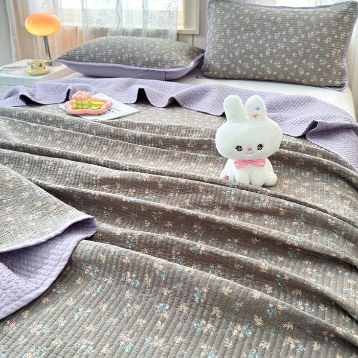 91家纺网 家纺一手货源 找家纺 橙子家居 2024新款A类木棉印花夹层新疆棉花四季款床盖三件套 含苞待放