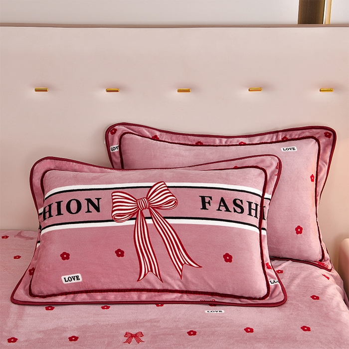 91家纺网 家纺一手货源 找家纺 缘莉娜家纺2025新款花色高克重加厚牛奶绒金貂绒被套单件 甜蜜蜜