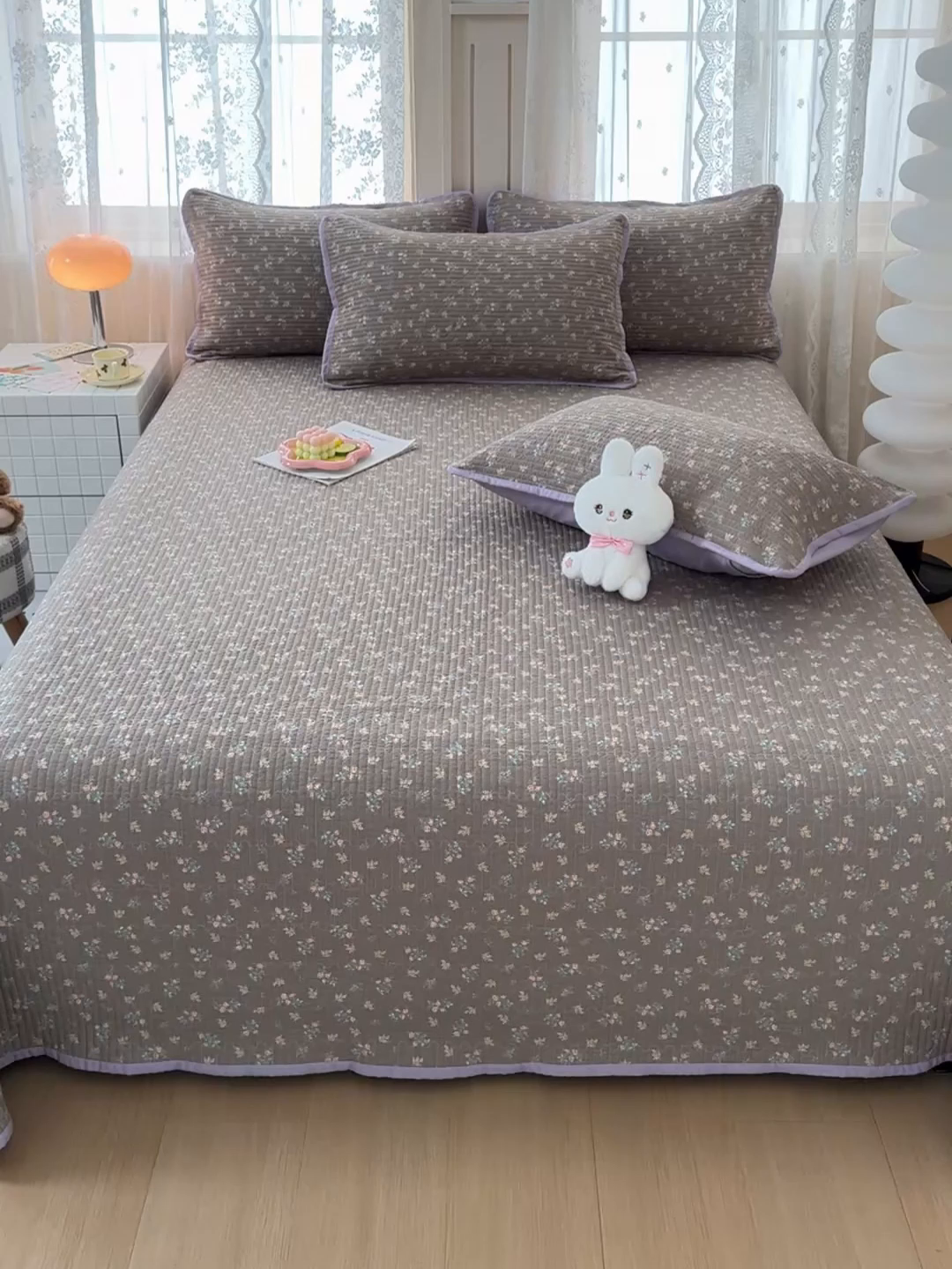 91家纺网 家纺一手货源 找家纺 橙子家居 2024新款A类木棉印花夹层新疆棉花四季款床盖三件套 含苞待放