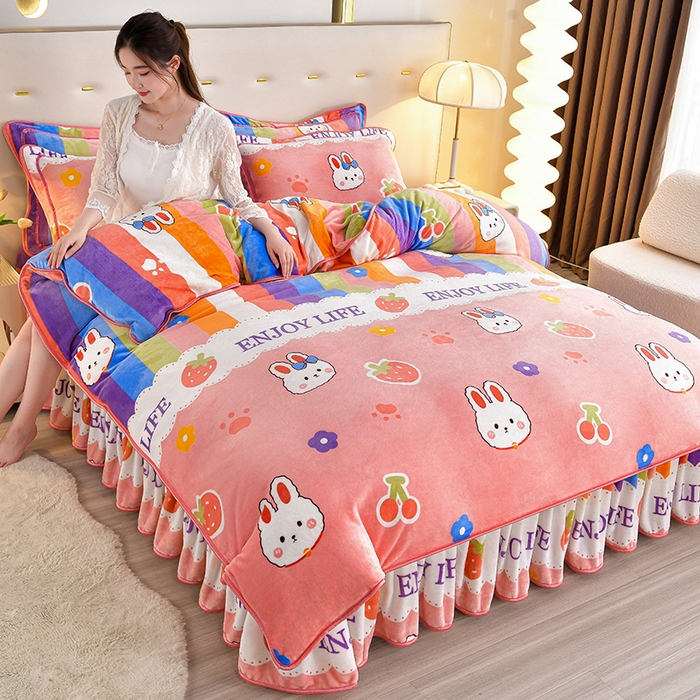 91家纺网 家纺一手货源 找家纺 缘莉娜家纺2025新款花色高克重加厚牛奶绒金貂绒被套单件 兔兔乐园