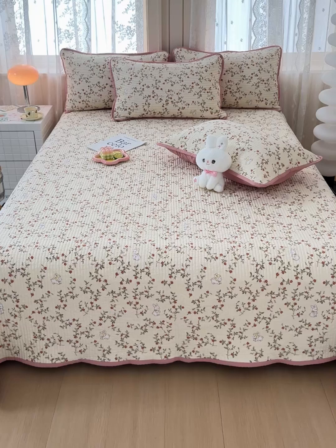 91家纺网 家纺一手货源 找家纺 橙子家居 2024新款A类木棉印花夹层新疆棉花四季款床盖三件套 免仙子