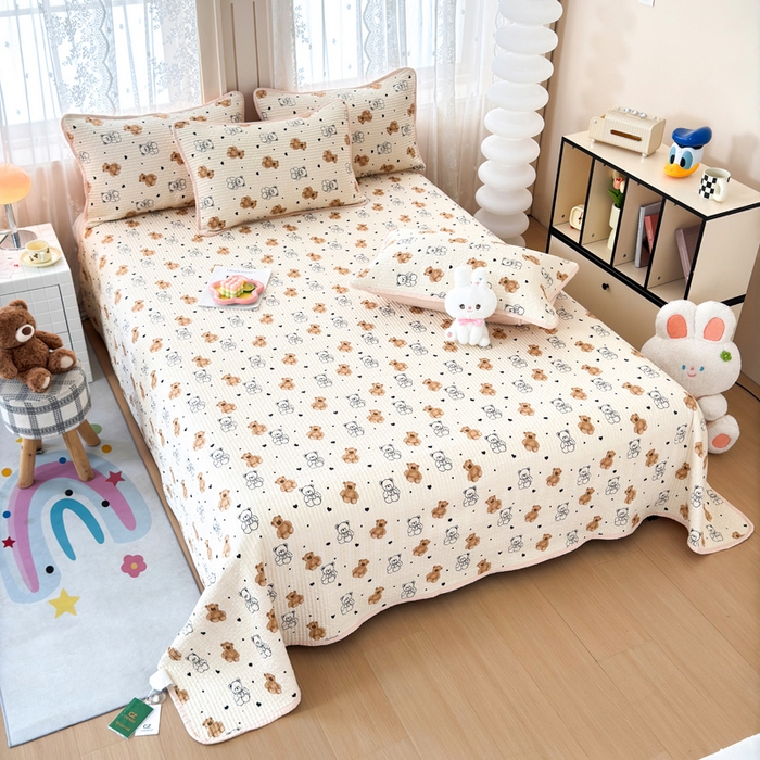 91家纺网 家纺一手货源 找家纺 橙子家居 2024新款A类木棉印花夹层新疆棉花四季款床盖三件套 小熊派对