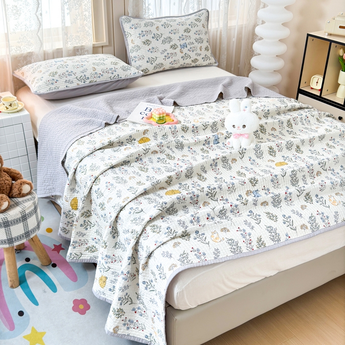 91家纺网 家纺一手货源 找家纺 橙子家居 2024新款A类木棉印花夹层新疆棉花四季款床盖三件套 薰衣草