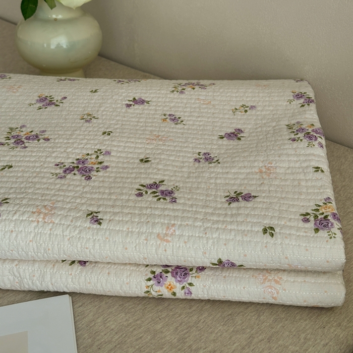 91家纺网 家纺一手货源 找家纺 橙子家居 2024新款A类高温砂洗木棉印花床盖三件套夹层新疆棉花四季款-实拍图 紫玫瑰