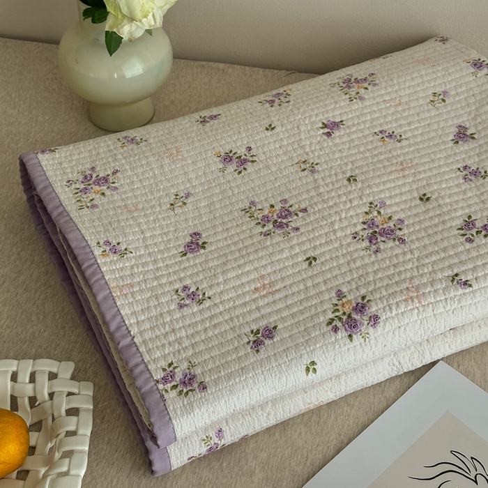 91家纺网 家纺一手货源 找家纺 橙子家居 2024新款A类高温砂洗木棉印花床盖三件套夹层新疆棉花四季款-实拍图 紫玫瑰