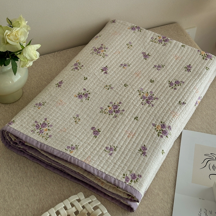 91家纺网 家纺一手货源 找家纺 橙子家居 2024新款A类高温砂洗木棉印花床盖三件套夹层新疆棉花四季款-实拍图 紫玫瑰