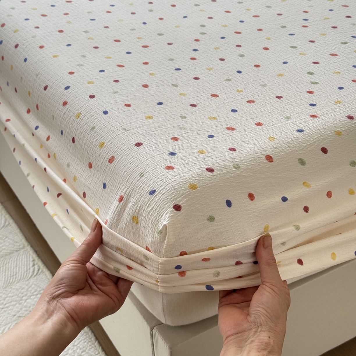 91家纺网 家纺一手货源 找家纺 叠派家纺 2025新款A类双层纱提花单品系列-单床笠 奶油波点