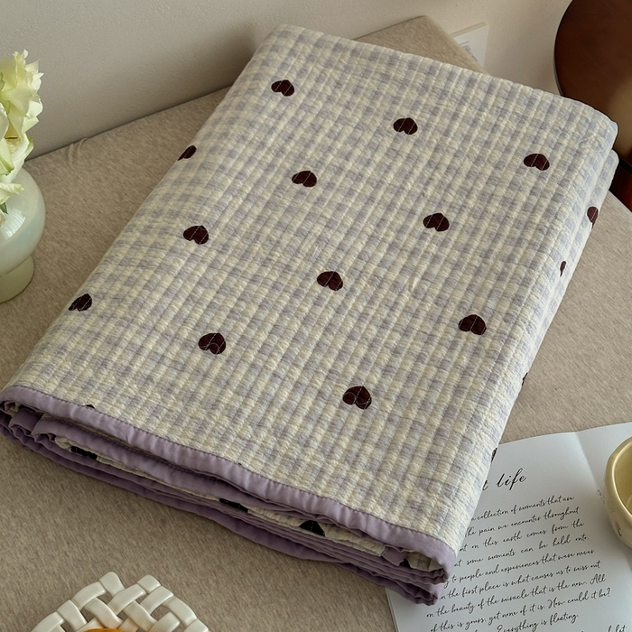 91家纺网 家纺一手货源 找家纺 橙子家居 2024新款A类高温砂洗木棉印花床盖三件套夹层新疆棉花四季款-实拍图 爱心格