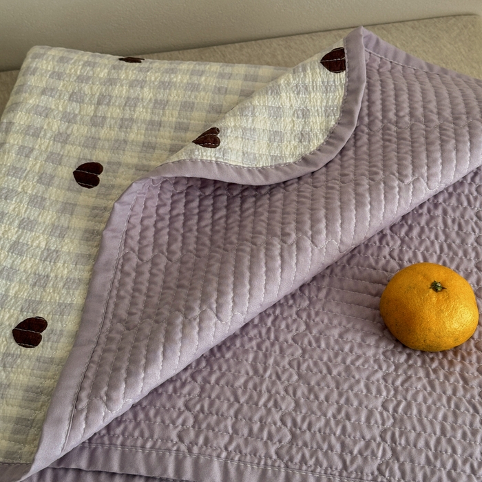 91家纺网 家纺一手货源 找家纺 橙子家居 2024新款A类高温砂洗木棉印花床盖三件套夹层新疆棉花四季款-实拍图 爱心格