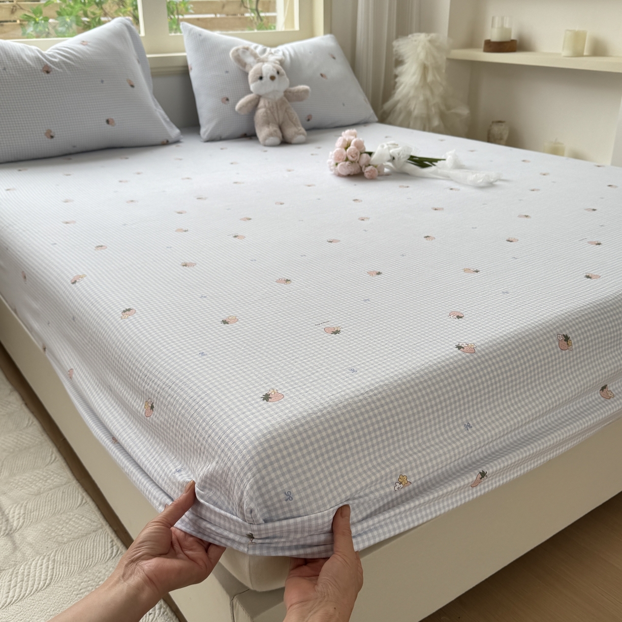 91家纺网 家纺一手货源 找家纺 叠派家纺 2025新款A类双层纱提花单品系列-单床笠 清新草莓