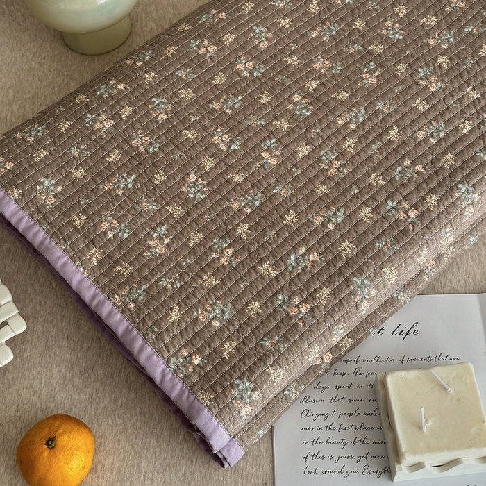 91家纺网 家纺一手货源 找家纺 橙子家居 2024新款A类高温砂洗木棉印花床盖三件套夹层新疆棉花四季款-实拍图 含苞待放