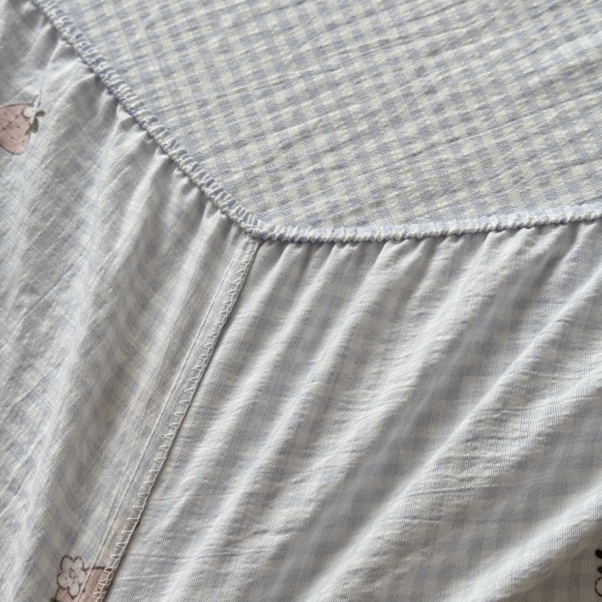 91家纺网 家纺一手货源 找家纺 叠派家纺 2025新款A类双层纱提花单品系列-单床笠 清新草莓