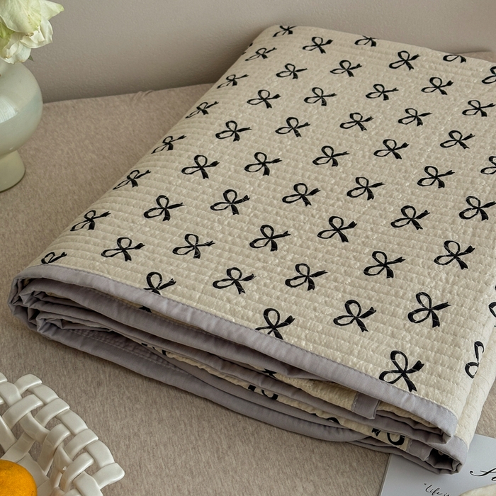 91家纺网 家纺一手货源 找家纺 橙子家居 2024新款A类高温砂洗木棉印花床盖三件套夹层新疆棉花四季款-实拍图 蝴蝶结