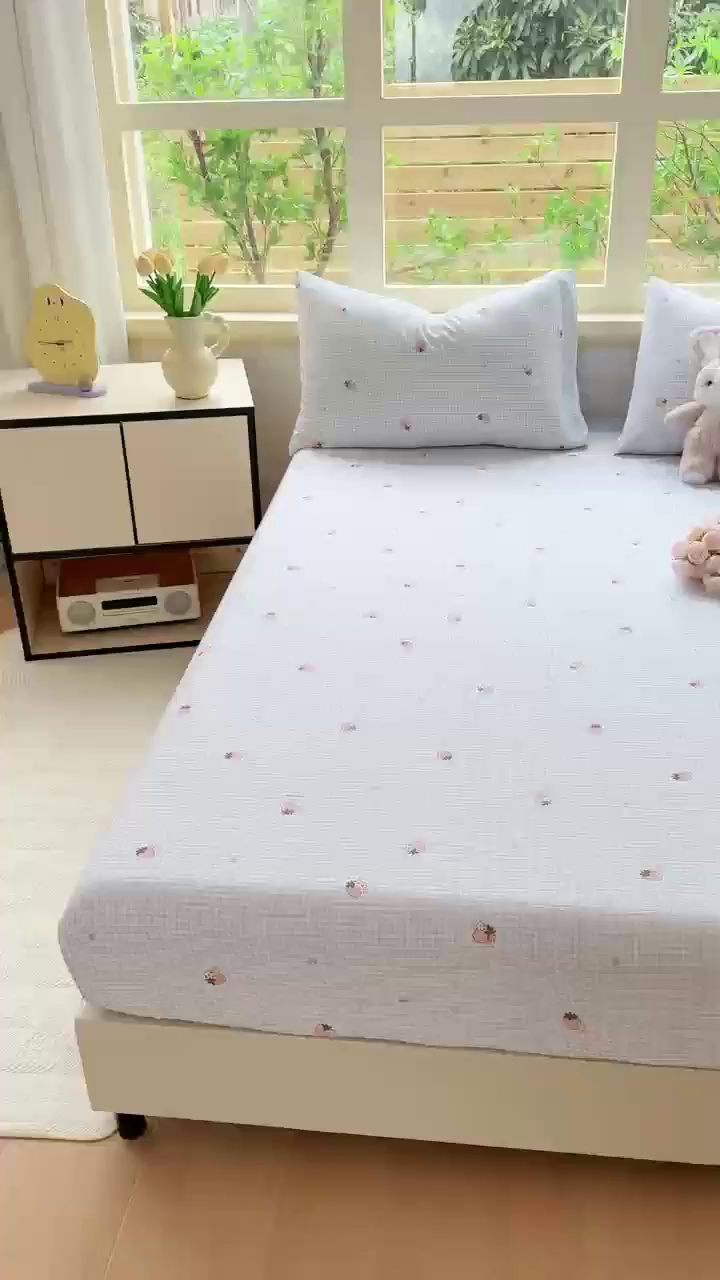 91家纺网 家纺一手货源 找家纺 叠派家纺 2025新款A类双层纱提花单品系列-单床笠 清新草莓