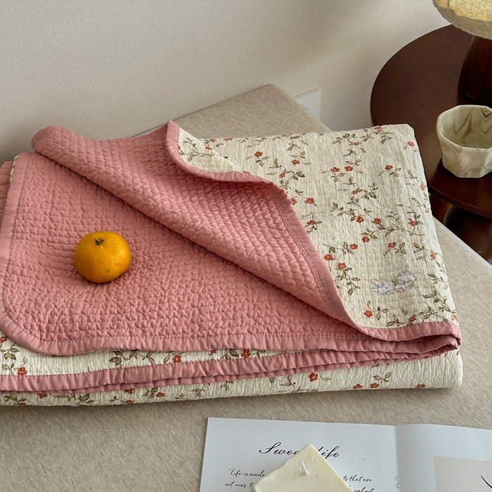 91家纺网 家纺一手货源 找家纺 橙子家居 2024新款A类高温砂洗木棉印花床盖三件套夹层新疆棉花四季款-实拍图 免仙子