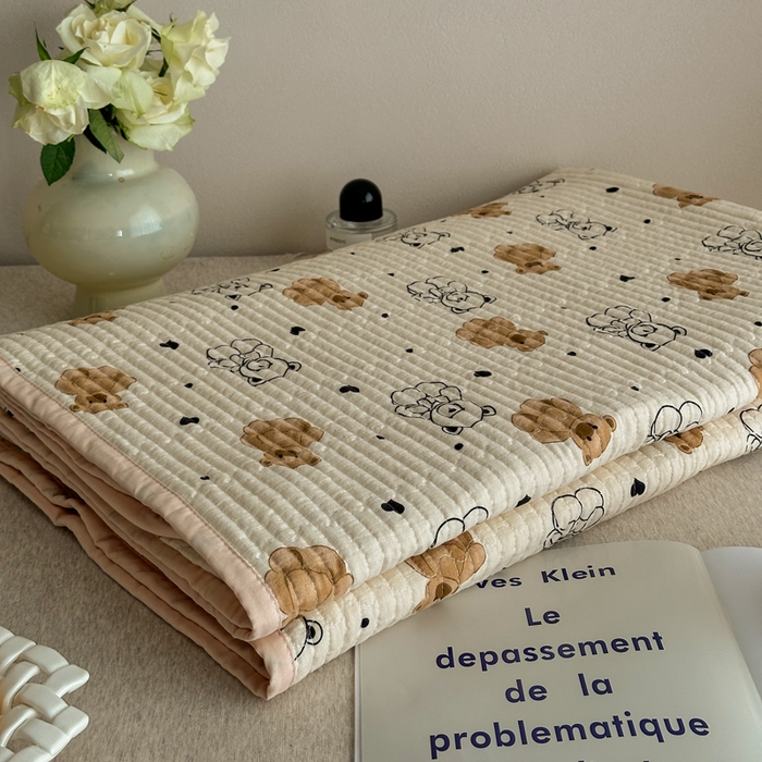 91家纺网 家纺一手货源 找家纺 橙子家居 2024新款A类高温砂洗木棉印花床盖三件套夹层新疆棉花四季款-实拍图 小熊派对