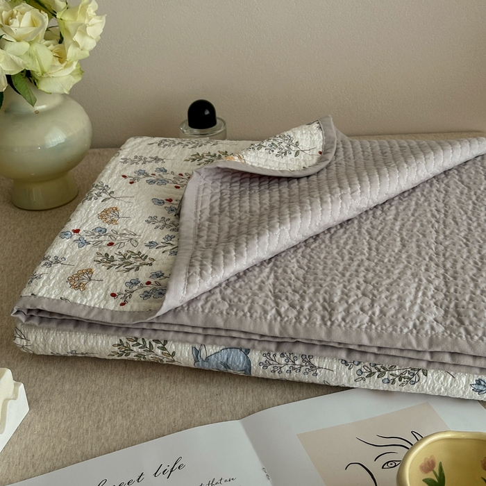 91家纺网 家纺一手货源 找家纺 橙子家居 2024新款A类高温砂洗木棉印花床盖三件套夹层新疆棉花四季款-实拍图 薰衣草