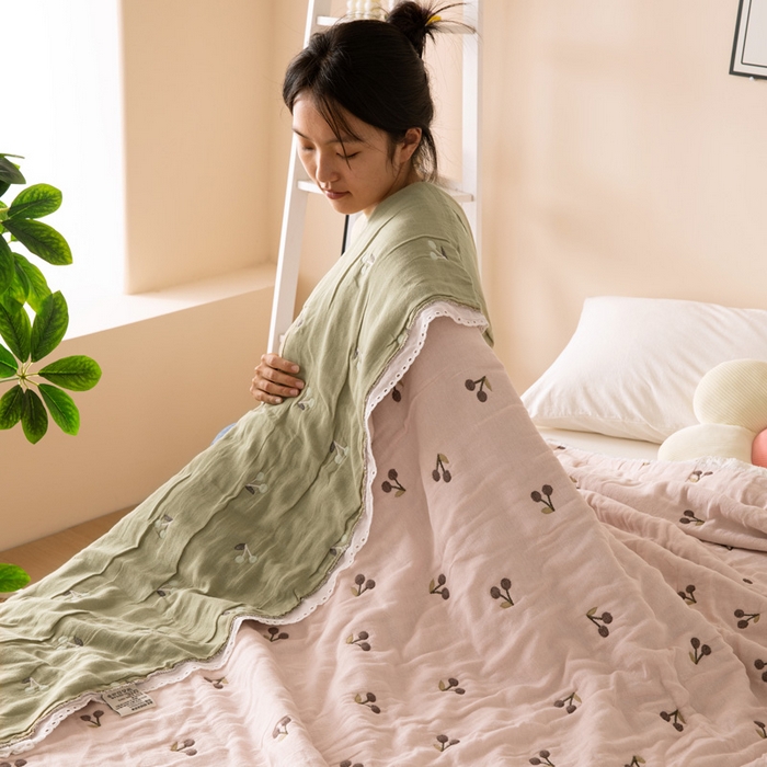 91家纺网 家纺一手货源 找家纺 橙子家居 2024新款韩国泡芙被纯棉五层纱布空调被夏凉被 春秋被 樱桃夏梦-粉