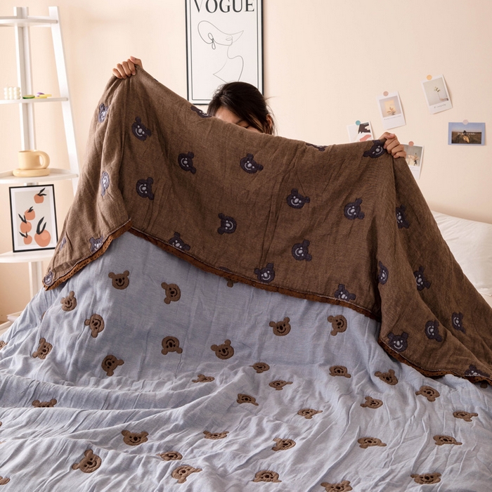 91家纺网 家纺一手货源 找家纺 橙子家居 2024新款韩国泡芙被纯棉五层纱布空调被夏凉被 春秋被 熊仔安眠