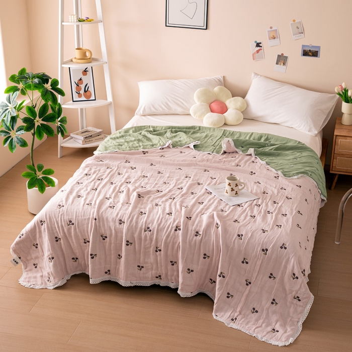 91家纺网 家纺一手货源 找家纺 橙子家居 2024新款韩国泡芙被纯棉五层纱布空调被夏凉被 春秋被 樱桃夏梦-粉