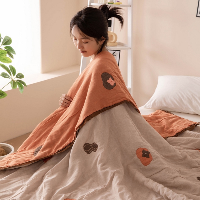 91家纺网 家纺一手货源 找家纺 橙子家居 2024新款韩国泡芙被纯棉五层纱布空调被夏凉被 春秋被 柿柿如意