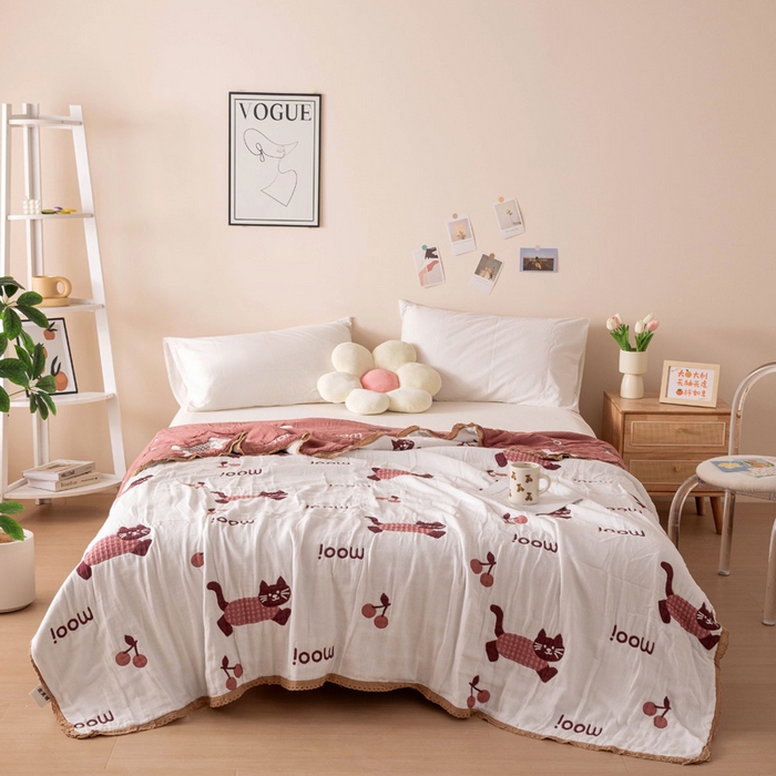 91家纺网 家纺一手货源 找家纺 橙子家居 2024新款韩国泡芙被纯棉五层纱布空调被夏凉被 春秋被 樱桃猫