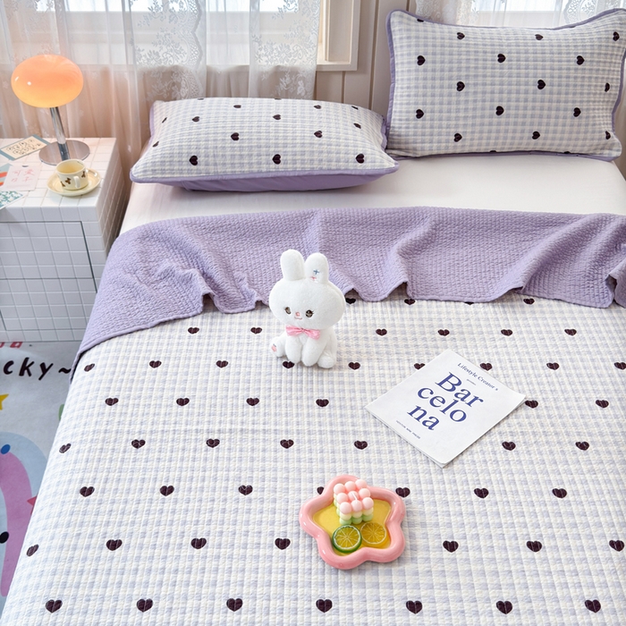 91家纺网 家纺一手货源 找家纺 橙子家居 2024新款A类木棉印花床盖三件套四季款夹层新疆棉花 爱心格