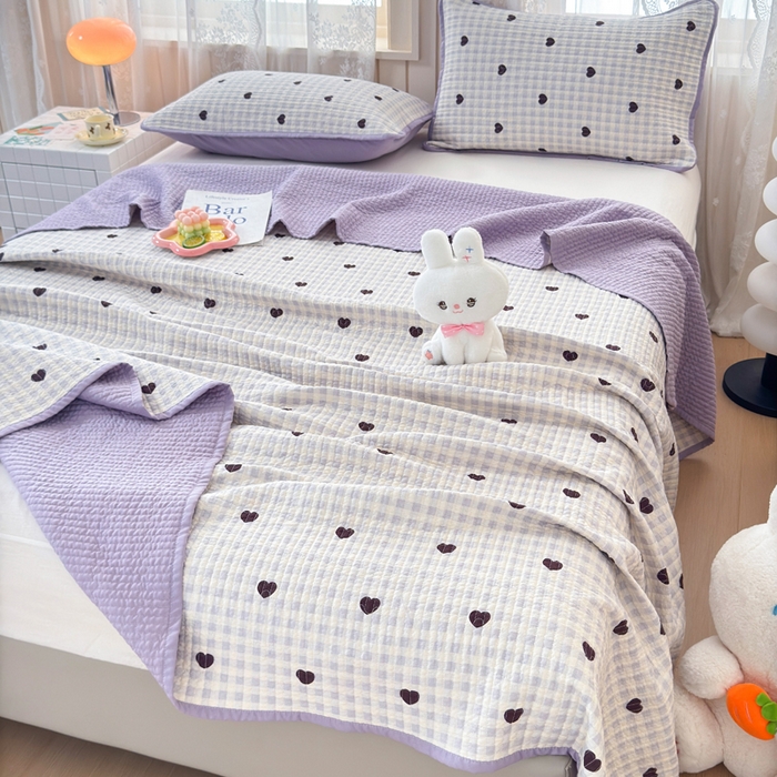 91家纺网 家纺一手货源 找家纺 橙子家居 2024新款A类木棉印花床盖三件套四季款夹层新疆棉花 爱心格