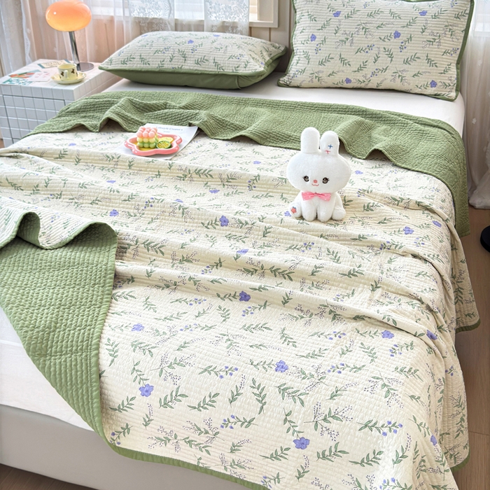 91家纺网 家纺一手货源 找家纺 橙子家居 2024新款A类木棉印花床盖三件套四季款夹层新疆棉花 春天里